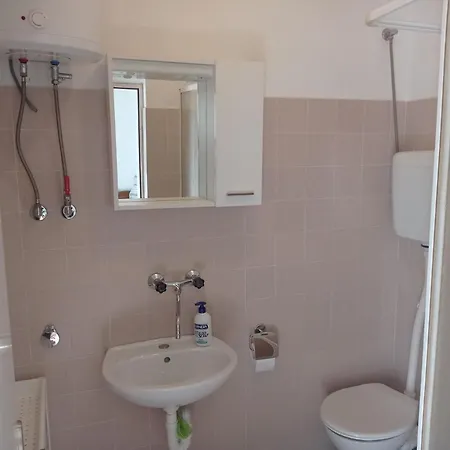 아파트 Adrian's & Winery 룸바르다