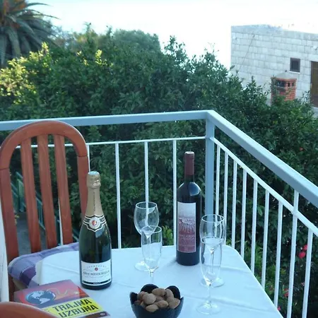 Adrian's & Winery דירה *